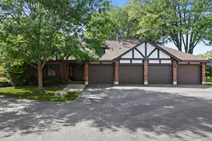 8255 Juniper Ct, Palos Hills, IL 60465 - Photo 1