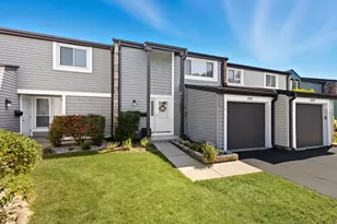 691 Lakeside Cir Dr, Wheeling, IL 60090 - Photo 1