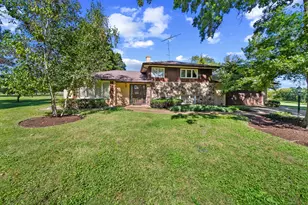 8104 Mason Hill Rd, Woodstock, IL 60098 - Photo 1