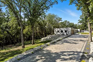 12604 S Pawnee Rd, Palos Park, IL 60464 - Photo 1