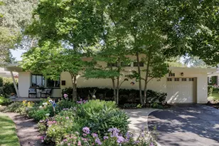 208 Park Ln, Lake Bluff, IL 60044 - Photo 1