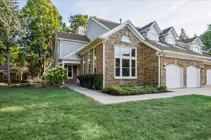 215 Willow Pkwy, Buffalo Grove, IL 60089 - Photo 1