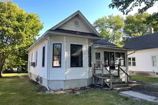 907 E Madison St, Pontiac, IL 61764 - Photo 1