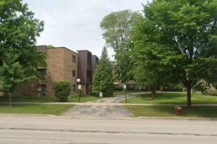 2604 N Windsor Dr, Arlington Heights, IL 60004 - Photo 1