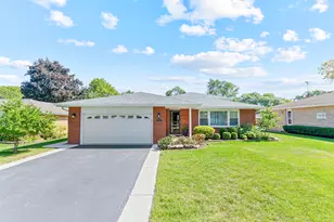 909 S We Go Trail, Mount Prospect, IL 60056 - Photo 1