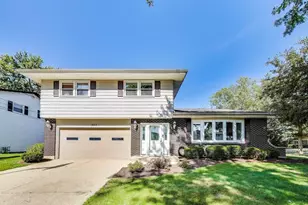 1822 E Tano Ln, Mount Prospect, IL 60056 - Photo 1