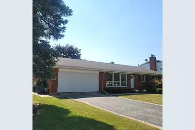 311 Munroe Circle, Des Plaines, IL 60016 - Photo 1