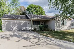 919 N Euclid Ave, Princeton, IL 61356 - Photo 1