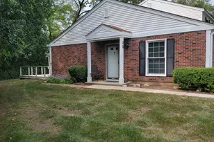 20 Oak Valley Dr, Cary, IL 60013 - Photo 1