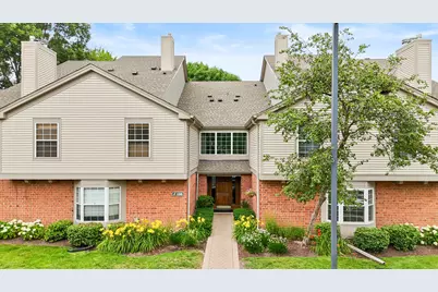 130 Crest Wood Court #1, Schaumburg, IL 60195 - Photo 1