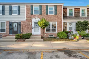 2230 Stratham Pl, Hoffman Estates, IL 60169 - Photo 1