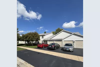 1163 N Red Oak Circle #4, Round Lake Beach, IL 60073 - Photo 1