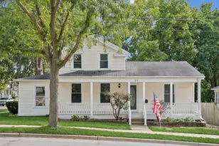 215 Illinois Ave, Saint Charles, IL 60174 - Photo 1