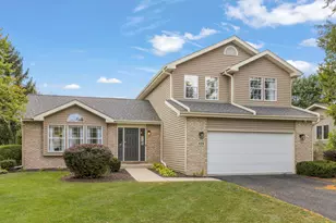 425 Cimarron Dr E, Aurora, IL 60504 - Photo 1