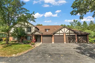 11210 S Cherry Ct, Palos Hills, IL 60465 - Photo 1