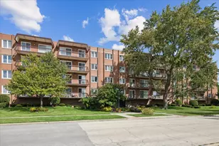 8100 W Foster Ln, Niles, IL 60714 - Photo 1