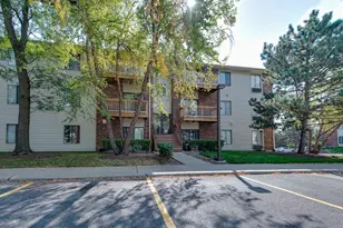 720 Prescott Dr, Roselle, IL 60172 - Photo 1