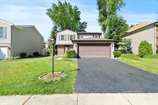 640 Rodenburg Rd, Roselle, IL 60172 - Photo 1