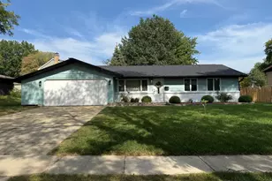 1309 Fairlane Dr, Schaumburg, IL 60193 - Photo 1