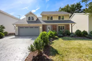 584 Beaconsfield Ave, Naperville, IL 60565 - Photo 1