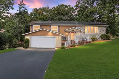 512 N Forest Drive, Addison, IL 60101 - Photo 1