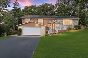 512 N Forest Dr, Addison, IL 60101 - Photo 1