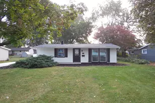 127 N Beech St, Princeton, IL 61356 - Photo 1