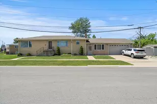 8436 Moody Ave, Burbank, IL 60459 - Photo 1