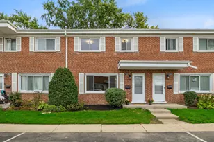 1142 N Boxwood Dr, Mount Prospect, IL 60056 - Photo 1