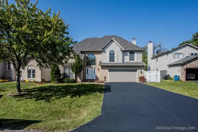 880 S Chatham Avenue, Addison, IL 60101 - Photo 1