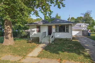 413 E Timber St, Pontiac, IL 61764 - Photo 1