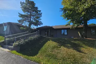 13 Lancelot Ln, Hawthorn Woods, IL 60047 - Photo 1