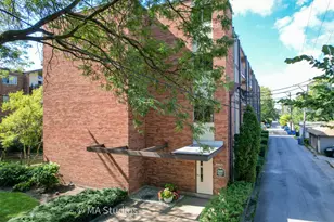 6960 N Bell Ave, Chicago, IL 60645 - Photo 1