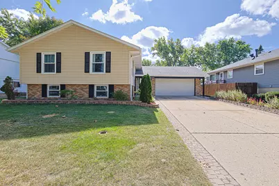 819 Robinson Avenue, Streamwood, IL 60107 - Photo 1