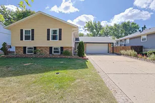 819 Robinson Ave, Streamwood, IL 60107 - Photo 1