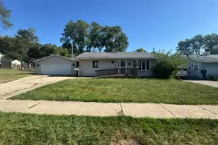 102 Grow Ln, Streamwood, IL 60107 - Photo 1