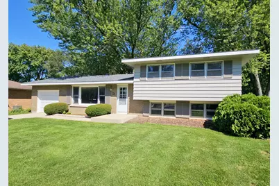 827 Balmoral Drive, East Dundee, IL 60118 - Photo 1