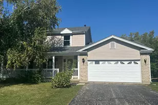 1016 S Fox Trails Dr, Cary, IL 60013 - Photo 1