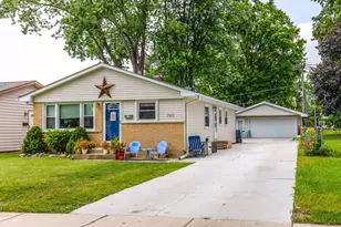 262 N Fairlawn Ave N, Mundelein, IL 60060 - Photo 1