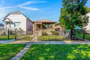 5338 W Kinzie St, Chicago, IL 60644 - Photo 1