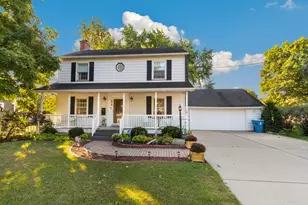 914 E Chamberlin St, Dixon, IL 61021 - Photo 1