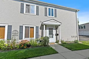 1037 Cove Dr, Prospect Heights, IL 60070 - Photo 1