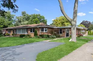 353 E Butterfield Rd, Elmhurst, IL 60126 - Photo 1
