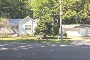 817 Chestnut Ave, Dixon, IL 61021 - Photo 1