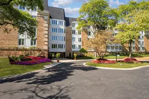 150 Lake Blvd, Buffalo Grove, IL 60089 - Photo 1