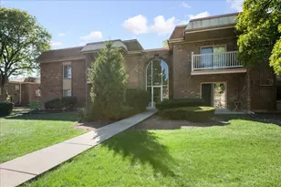 2426 N Kennicott Dr, Arlington Heights, IL 60004 - Photo 1