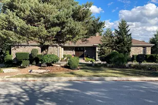 8 Shelburne Dr, Oak Brook, IL 60523 - Photo 1