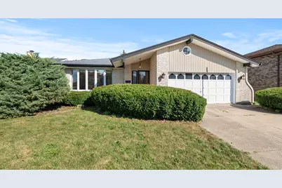 10909 S Knox Avenue, Oak Lawn, IL 60453 - Photo 1
