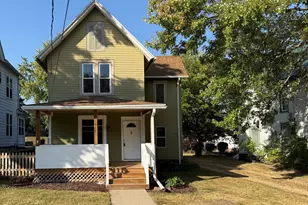 911 S Peoria Ave, Dixon, IL 61021 - Photo 1