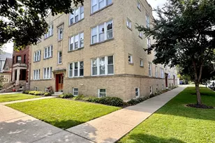 4447 W Sunnyside Ave, Chicago, IL 60630 - Photo 1